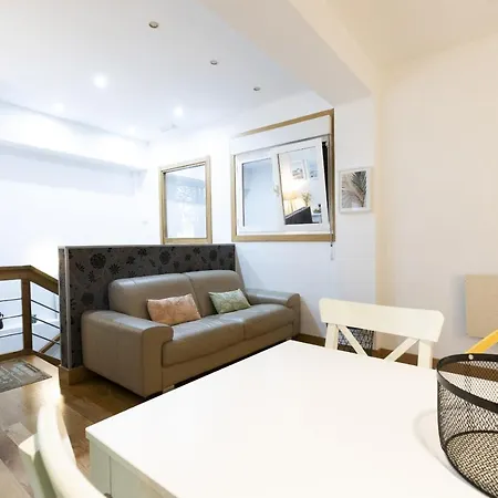 Arrola By Smiling アパート