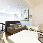 Arrola By Smiling Apartmán